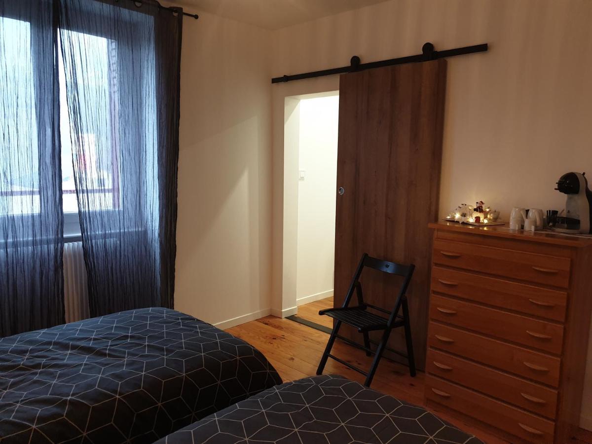 Sas Road Runner Cafe Bed & Breakfast Egliseneuve-d'Entraigues Exterior photo