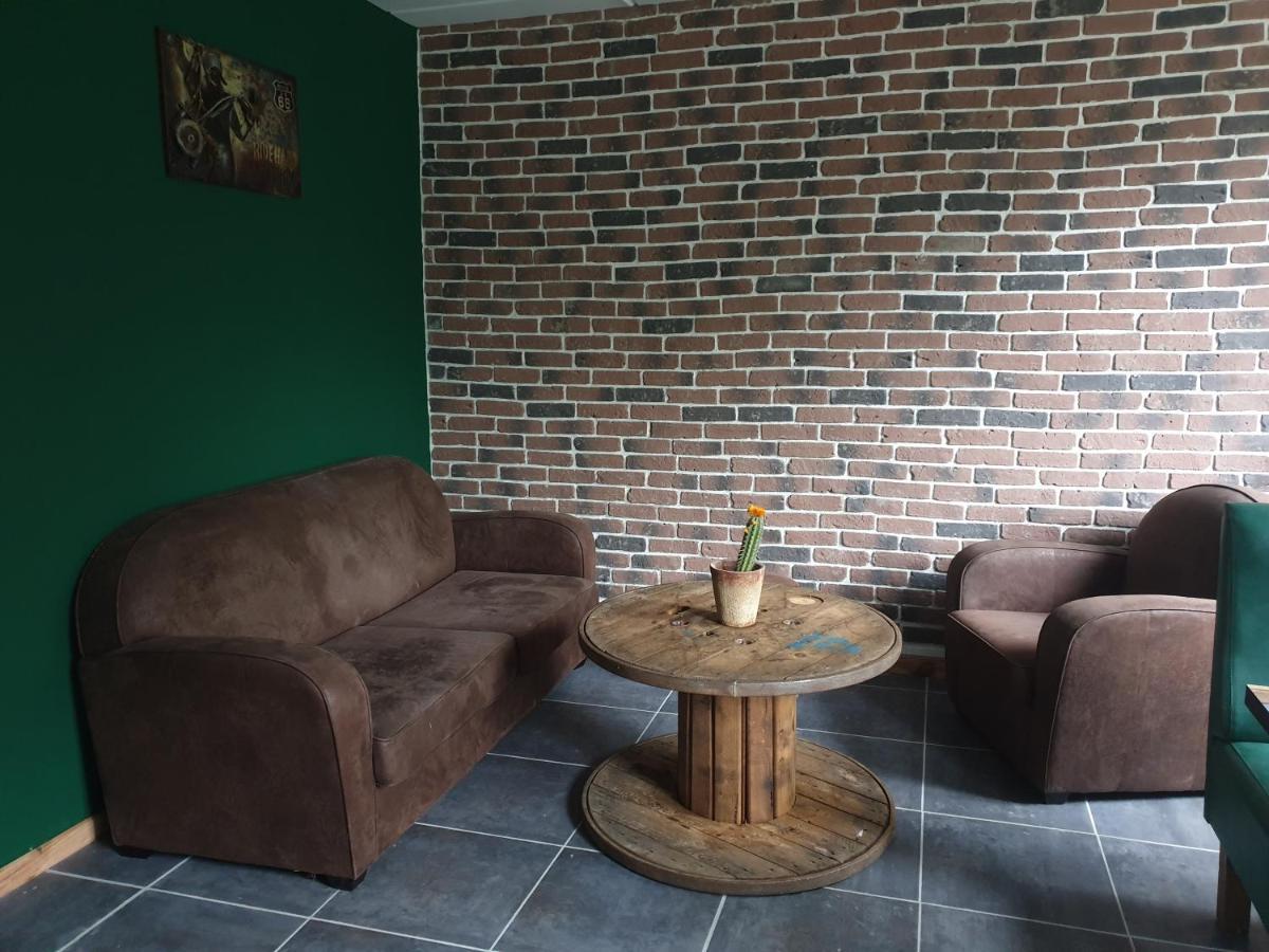 Sas Road Runner Cafe Bed & Breakfast Egliseneuve-d'Entraigues Exterior photo
